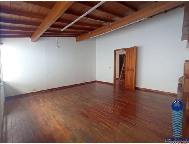 Casa de 5 alcobas en venta en La Palma, Medellín, 250 m² · foto 10 de 16