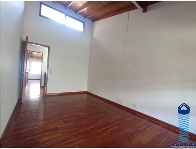 Casa de 5 alcobas en venta en La Palma, Medellín, 250 m² · foto 11 de 16