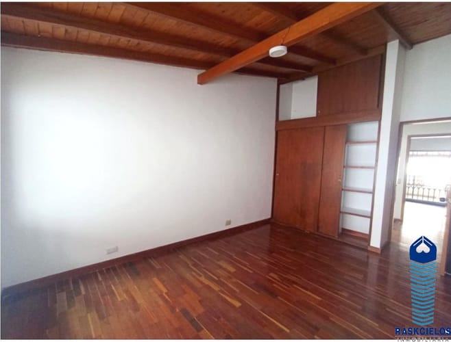 Casa de 5 alcobas en venta en La Palma, Medellín, 250 m² · foto 12 de 16