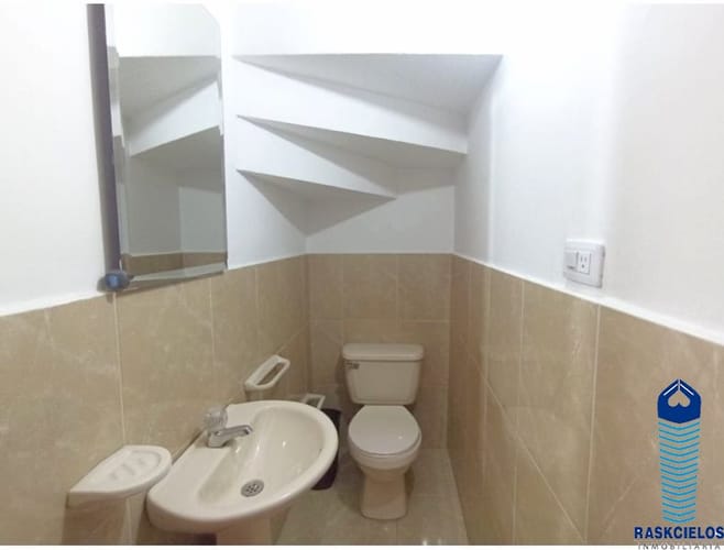 Casa de 5 alcobas en venta en La Palma, Medellín, 250 m² · foto 13 de 16