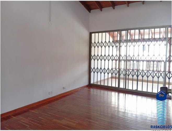 Casa de 5 alcobas en venta en La Palma, Medellín, 250 m² · foto 15 de 16