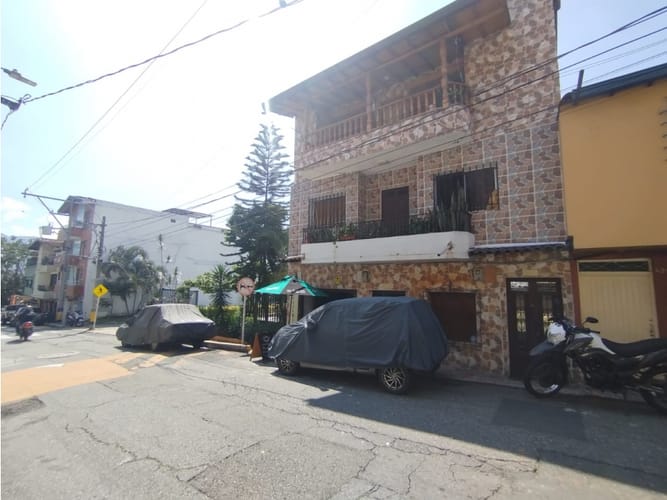 Casa de 7 alcobas en venta en Las Palmas, Medellín, 170 m² · foto 2 de 24