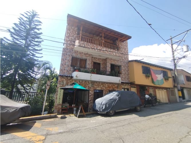 Casa de 7 alcobas en venta en Las Palmas, Medellín, 170 m² · foto 3 de 24