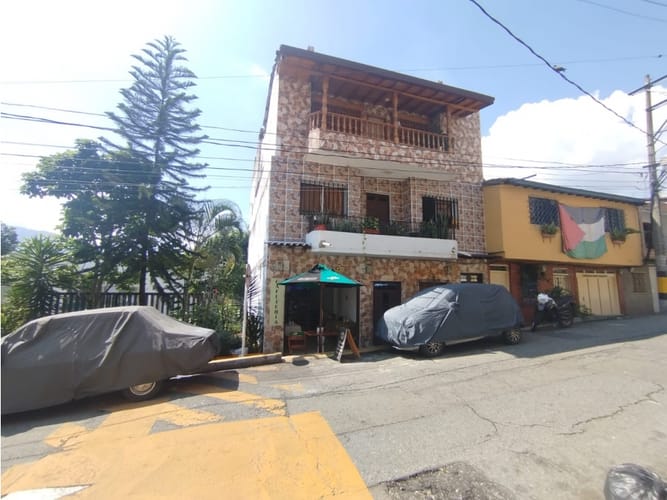 Casa de 7 alcobas en venta en Las Palmas, Medellín, 170 m² · foto 4 de 24