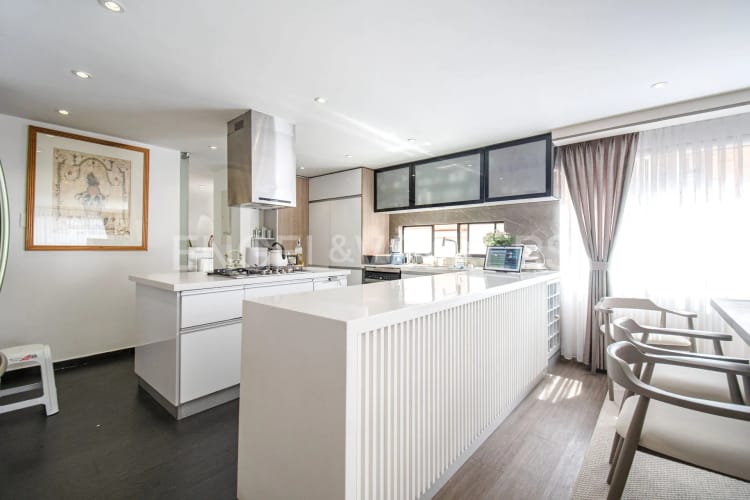 Apartamento de 3 alcobas en venta en Chicó Navarra, Bogotá, 171 m² · foto 6 de 18