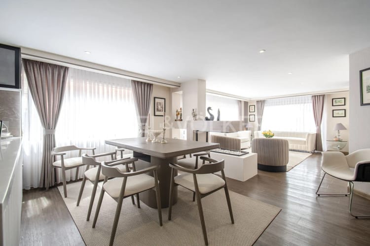 Apartamento de 3 alcobas en venta en Chicó Navarra, Bogotá, 171 m² · foto 3 de 18