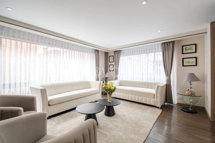 Apartamento de 3 alcobas en venta en Chicó Navarra, Bogotá, 171 m² · foto 2 de 18