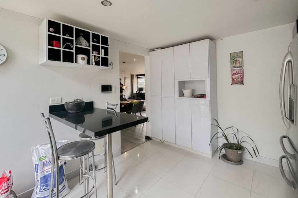 Apartamento en venta en Santa Barbara Central, Bogotá · foto 5 de 16