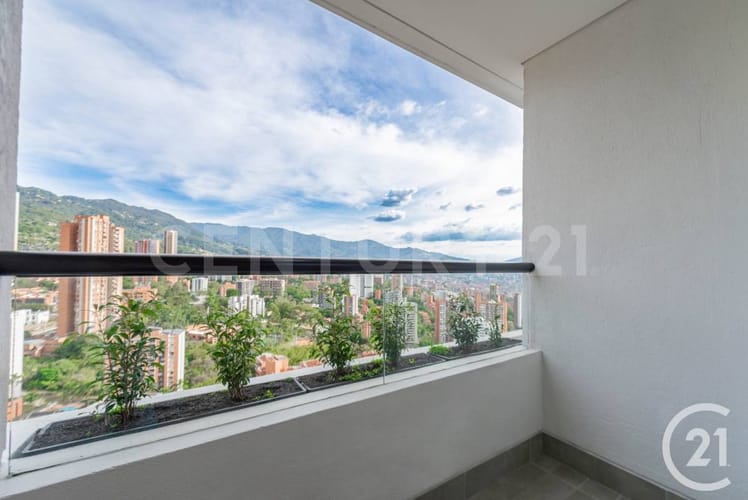 Casa de 2 alcobas en venta en El Poblado, Medellín, 60 m² · foto 3 de 24