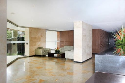 Apartamento de 3 alcobas en venta en Los Rosales, Bogotá, 193 m² · foto 2 de 17