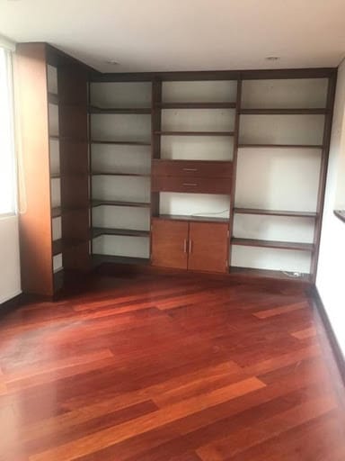 Apartamento de 3 alcobas en venta en Los Rosales, Bogotá, 193 m² · foto 11 de 17