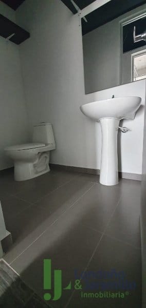 Oficina en venta en Primavera, Envigado, 37 m² · foto 3 de 5
