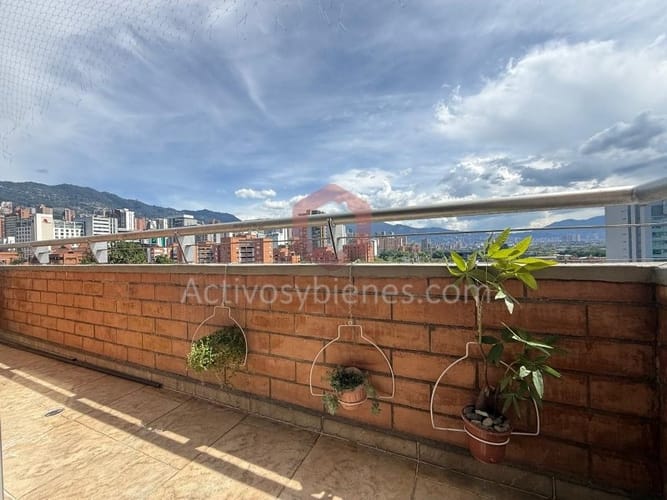 Apartamento de 4 alcobas en arriendo en Patio Bonito, Medellín, 140 m² · foto 2 de 24
