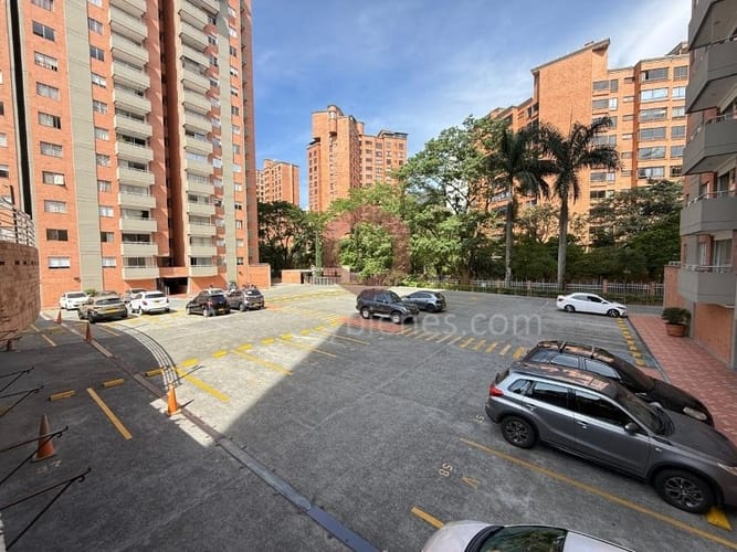 Apartamento de 4 alcobas en arriendo en Patio Bonito, Medellín, 140 m² · foto 23 de 24