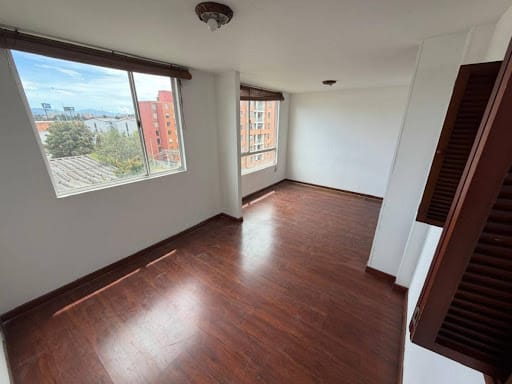 Apartamento de 3 alcobas en venta en Verbenal San Antonio, Bogotá, 66 m² · foto 7 de 24