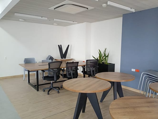 Oficina en arriendo en El Poblado, Medellín, 390 m² · foto 9 de 13