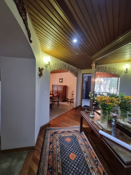 Casa en venta en Chicó Navarra, Bogotá · foto 3 de 24