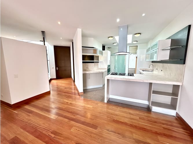 Apartamento de 3 alcobas en venta en Chicó Reservado, Bogotá, 160 m² · foto 6 de 24