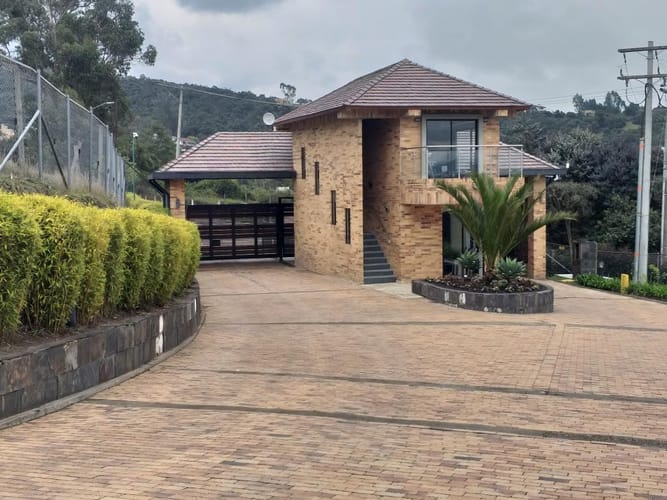 Lote en venta en Yerbabuena, Sopó, 2317 m² · foto 4 de 22