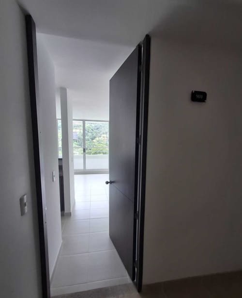 Apartamento de 3 alcobas en venta en Menzuly, Floridablanca, 94 m² · foto 2 de 20