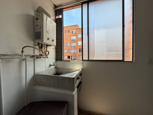 Apartamento de 3 alcobas en venta en Loma Del Escobero, Medellín, 98 m² · foto 16 de 22