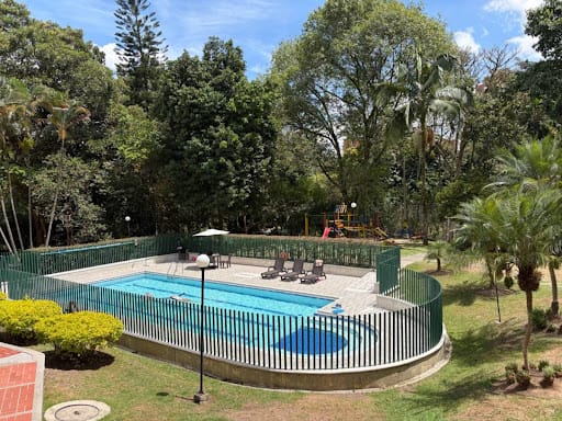 Apartamento de 3 alcobas en venta en Loma Del Escobero, Medellín, 98 m² · foto 18 de 22