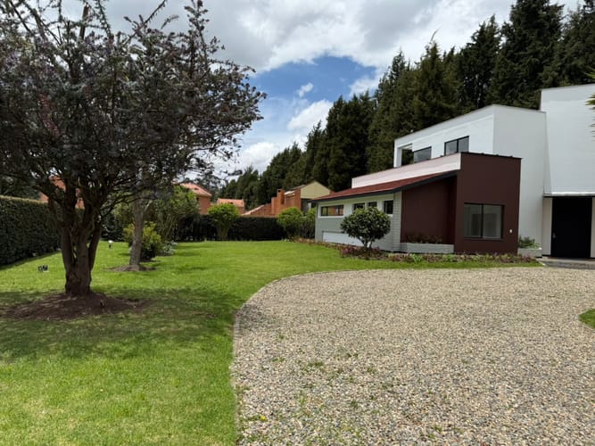Casa en venta en Guaymaral, Bogotá · foto 2 de 23