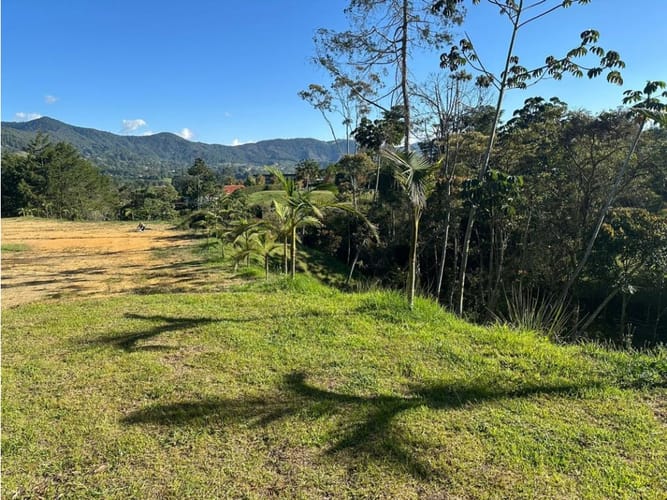 Lote en venta en Guamito, La Ceja, 4402 m² · foto 2 de 5