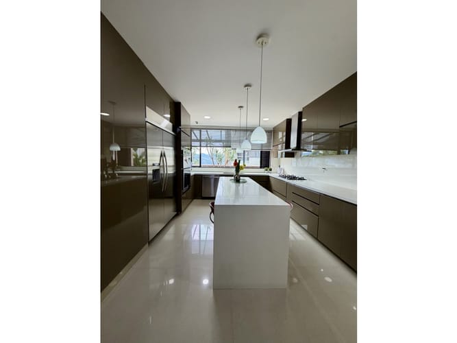 Apartamento de 3 alcobas en venta en Los Balsos, Medellín, 251 m² · foto 11 de 24