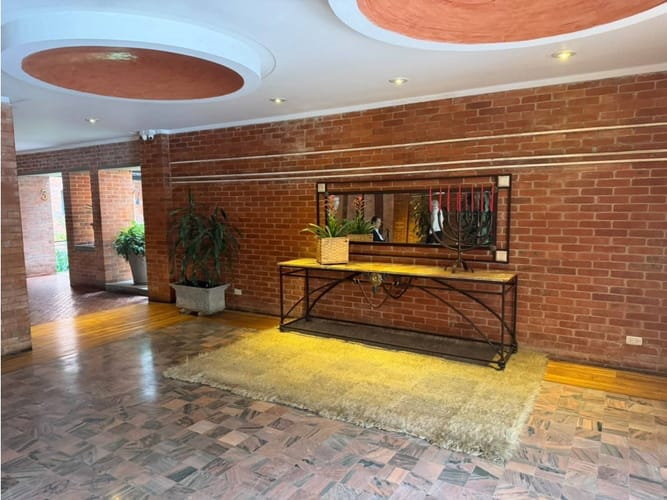 Apartamento de 2 alcobas en venta en La Carolina, Bogotá, 150 m² · foto 2 de 18