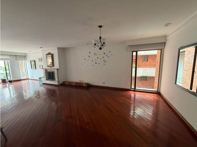 Apartamento de 2 alcobas en venta en La Carolina, Bogotá, 150 m² · foto 3 de 18