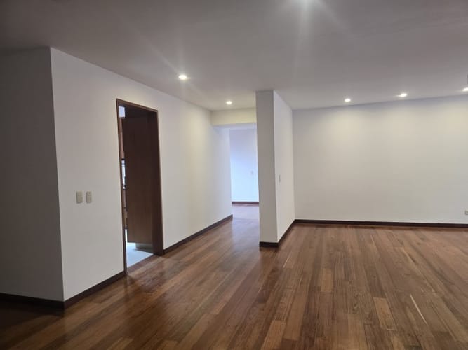 Apartamento en venta en Santa Barbara, Bogotá · foto 3 de 24