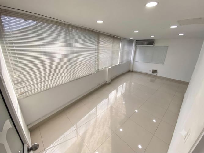 Oficina en arriendo en Cristales, Cali, 400 m² · foto 8 de 16