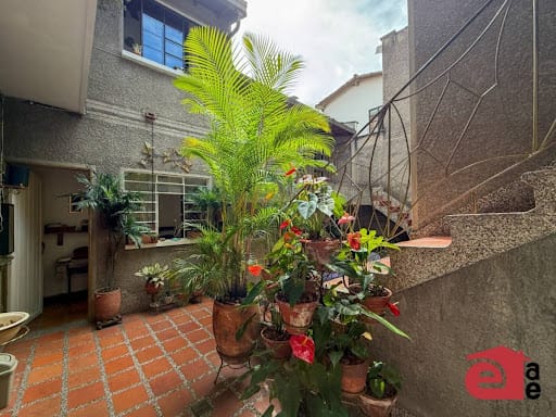 Casa de 13 alcobas en venta en Los Naranjos, Envigado, 427 m² · foto 19 de 20