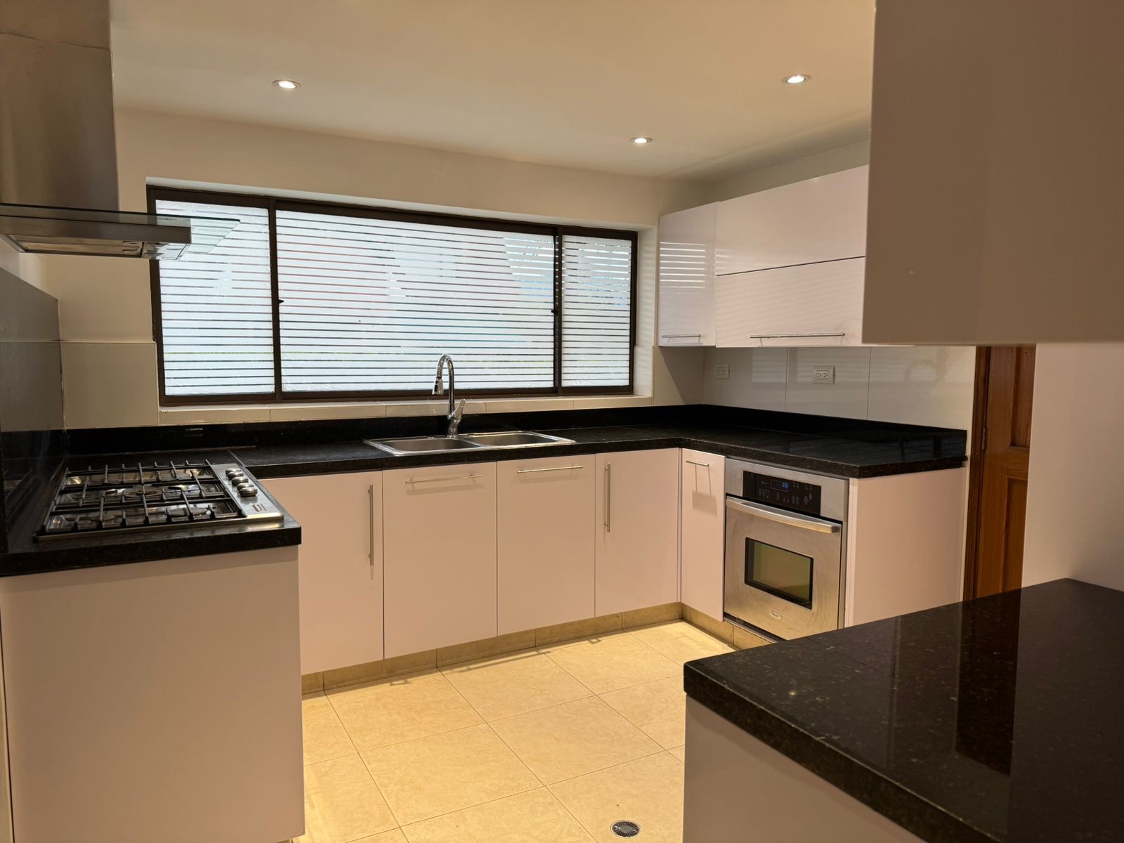 Casa en venta en Guaymaral, Bogotá · foto 3 de 9