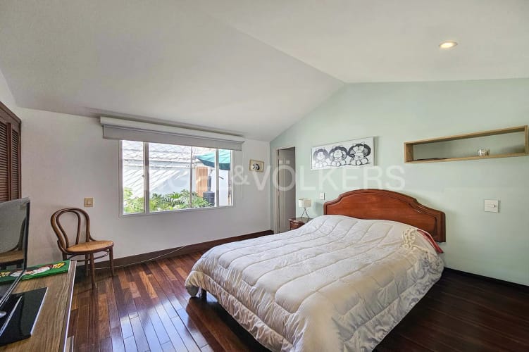 Casa de 4 alcobas en venta en El Batán, Bogotá, 300 m² · foto 19 de 24