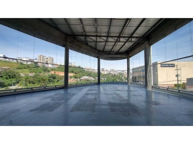 Local en arriendo en La Carola, Manizales, 300 m² · foto 2 de 24