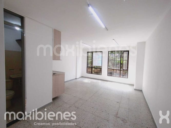 Oficina en arriendo en Estadio, Medellín, 30 m² · foto 2 de 10