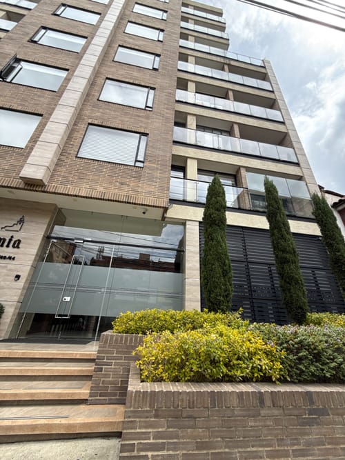 Apartamento de 3 alcobas en venta en Bella Suiza, Bogotá, 127 m² · foto 2 de 22