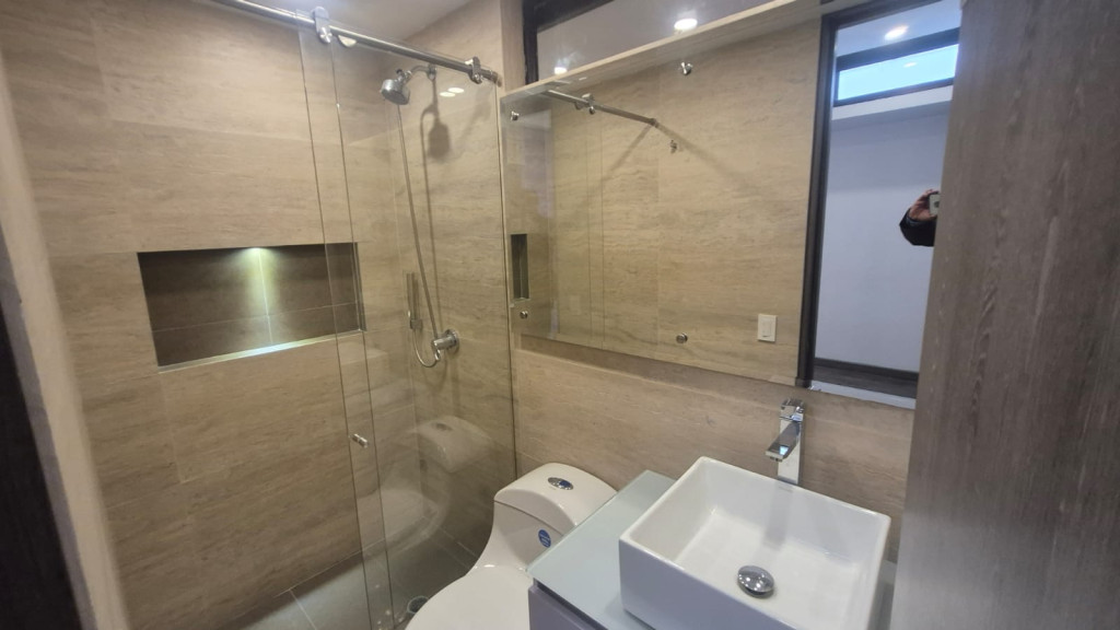 Apartamento en venta en Santa Barbara Central, Bogotá · foto 9 de 16