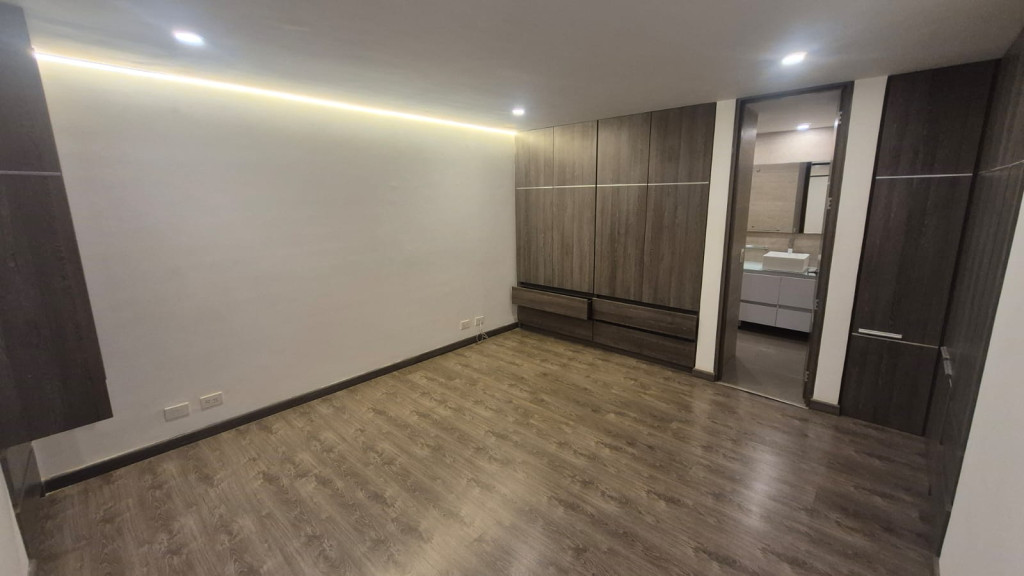 Apartamento en venta en Santa Barbara Central, Bogotá · foto 11 de 16