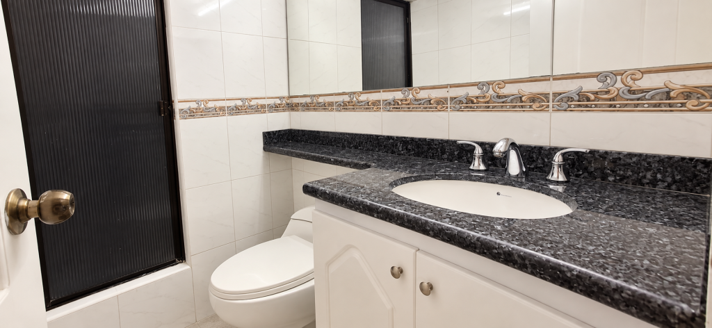 Apartamento en venta en Granada Norte, Bogotá · foto 10 de 15