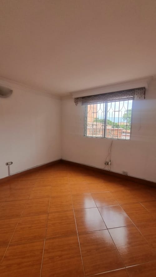 Casa de 5 alcobas en arriendo en Santa Teresita, Medellín, 180 m² · foto 11 de 24