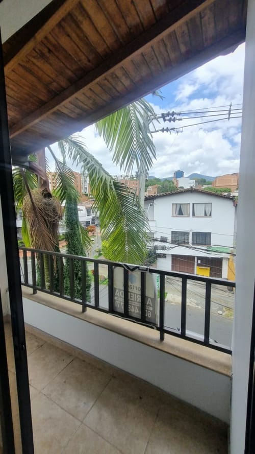 Casa de 5 alcobas en arriendo en Santa Teresita, Medellín, 180 m² · foto 16 de 24