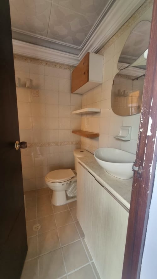 Casa de 5 alcobas en arriendo en Santa Teresita, Medellín, 180 m² · foto 19 de 24