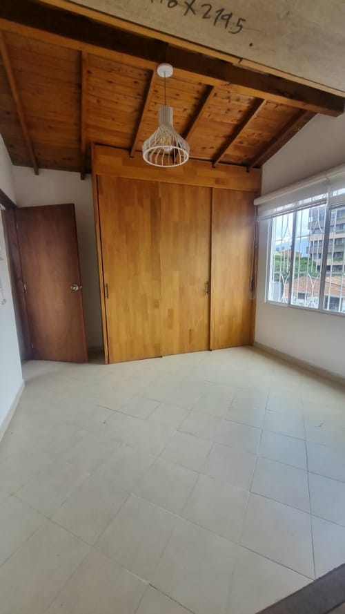 Casa de 5 alcobas en arriendo en Santa Teresita, Medellín, 180 m² · foto 23 de 24