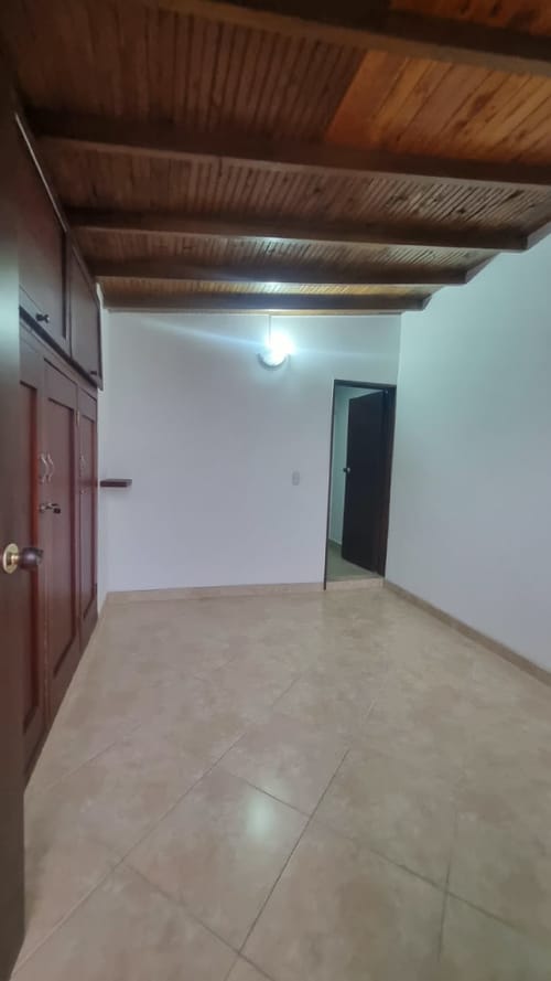 Casa de 5 alcobas en venta en Santa Teresita, Medellín, 180 m² · foto 7 de 24