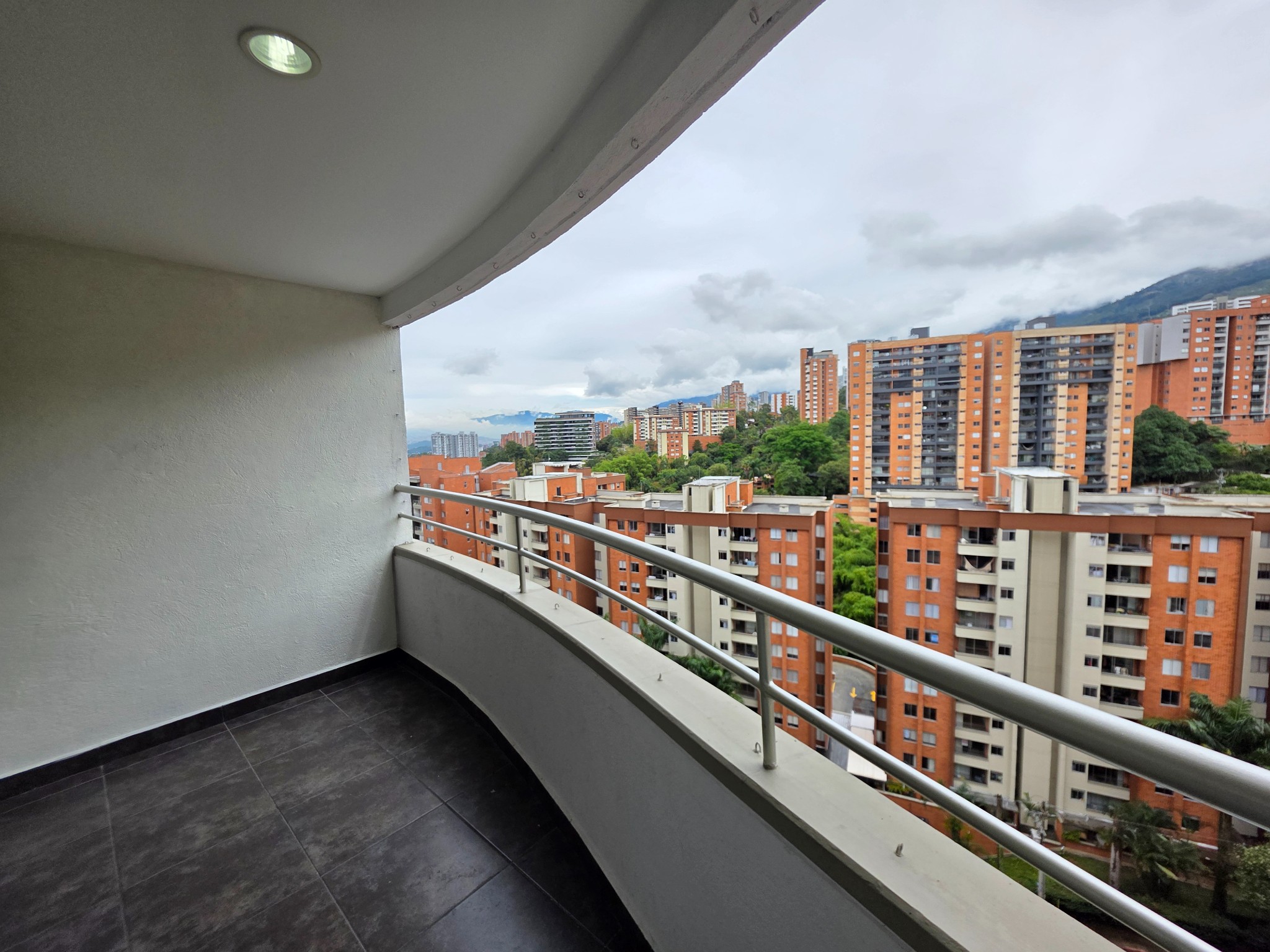 Apartamento en arriendo en Uribe Angel, Envigado · foto 24 de 24
