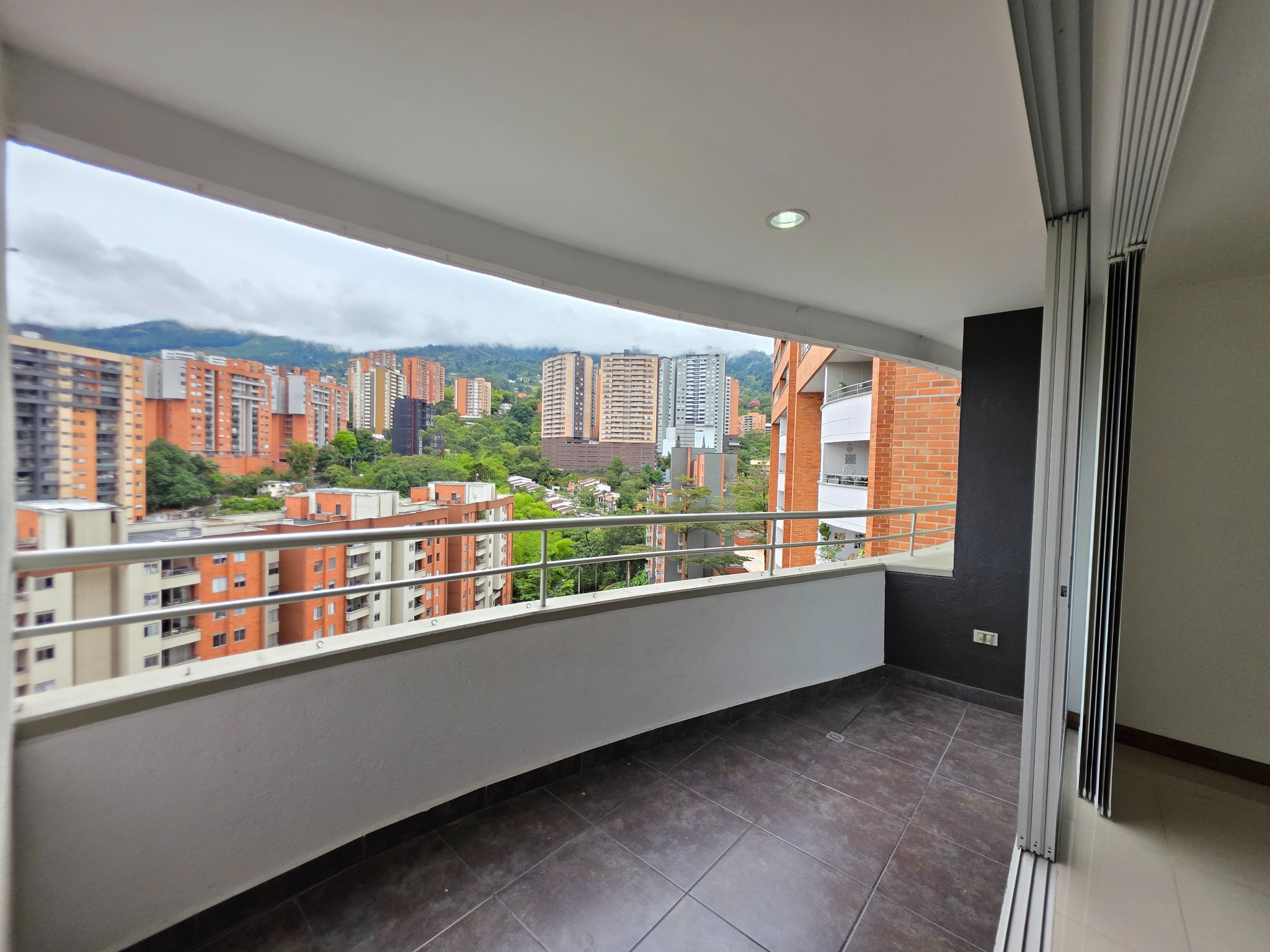 Apartamento en arriendo en Uribe Angel, Envigado · foto 22 de 24