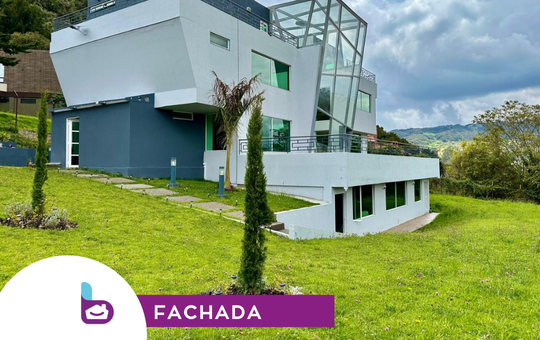 Casa de 5 alcobas en arriendo en Vereda El Salitre, Bogotá, 1600 m² · foto 2 de 17